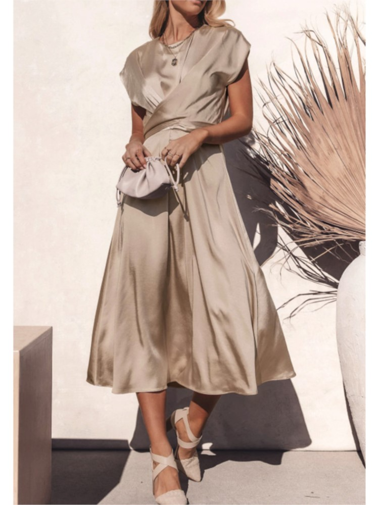 Robe portefeuille en satin – Élégance et confort pour toutes les occasions