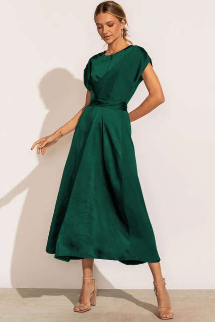 Robe portefeuille en satin – Élégance et confort pour toutes les occasions