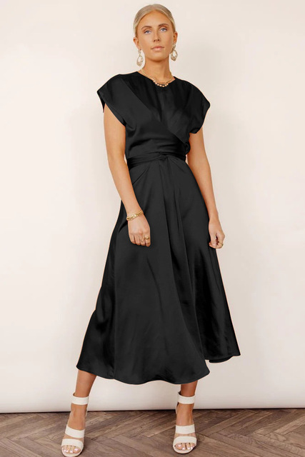 Robe portefeuille en satin – Élégance et confort pour toutes les occasions