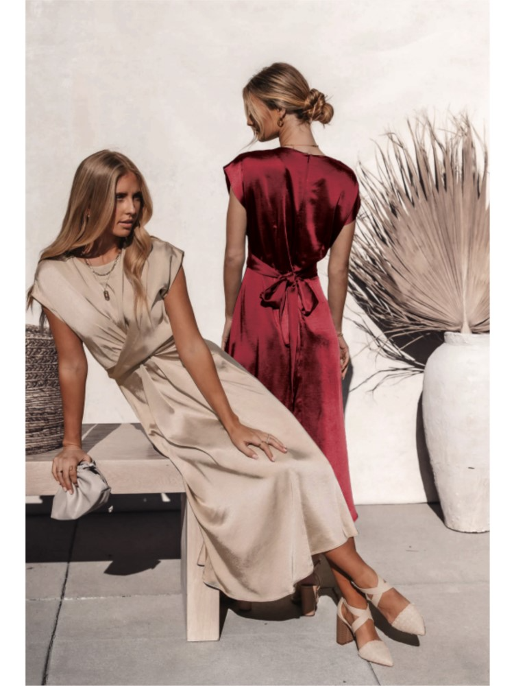Robe portefeuille en satin – Élégance et confort pour toutes les occasions