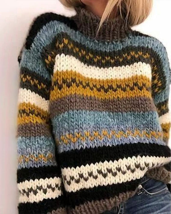 Une personne porte le « Pull élégant et confortable pour une allure quotidienne » dOlivias Boutique, un pull en tricot multicolore à rayures horizontales bleues, vertes, marron, blanches et jaune moutarde. Il est doté dun col montant et dun tricot texturé épais pour un design intemporel.