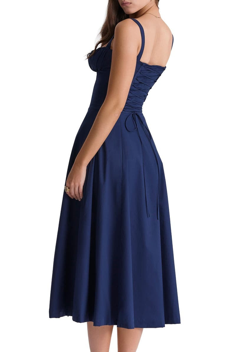 Robe élégante à taille marquée pour un look chic et intemporel