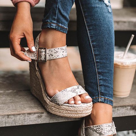 Sandales Compensées – Pour un Look Estival Tendance