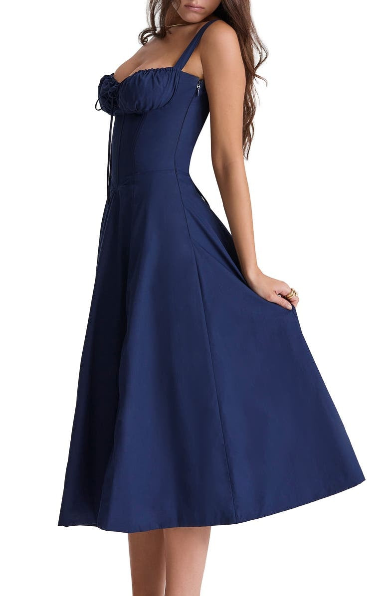 Robe élégante à taille marquée pour un look chic et intemporel