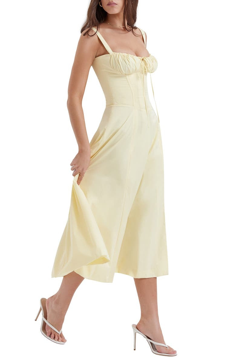 Robe élégante à taille marquée pour un look chic et intemporel