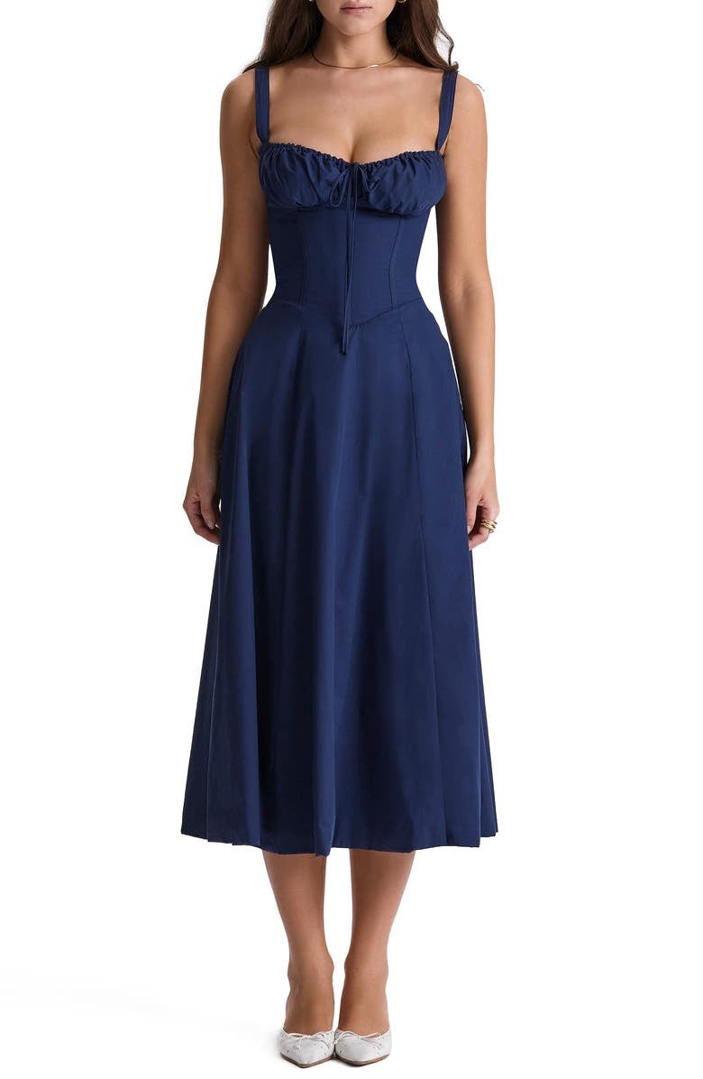 Robe élégante à taille marquée pour un look chic et intemporel