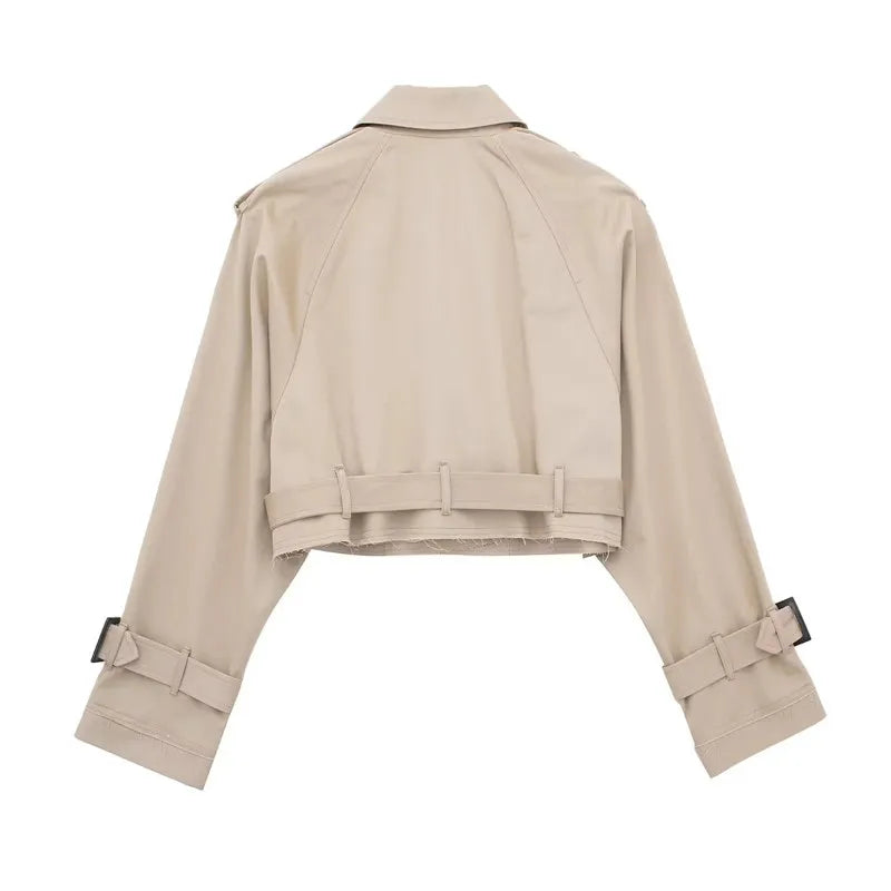 Trench-coat chic et polyvalent pour toutes les occasions