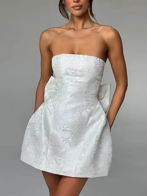 Robe élégante et sans bretelles avec un nœud pour une allure sophistiquée