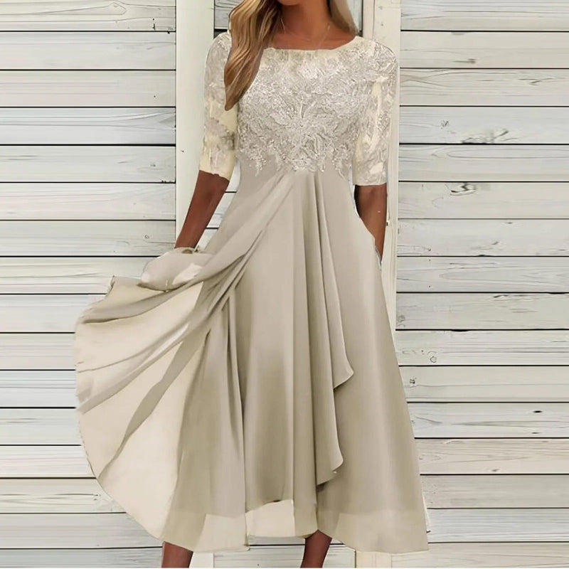Robe en dentelle élégante faite à la main