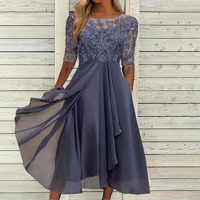 Robe en dentelle élégante faite à la main