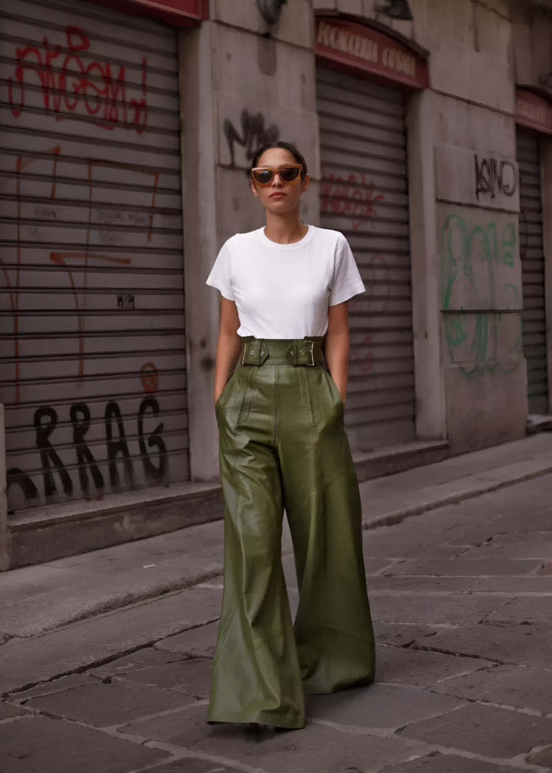 Pantalon large en faux cuir avec poches plissées
