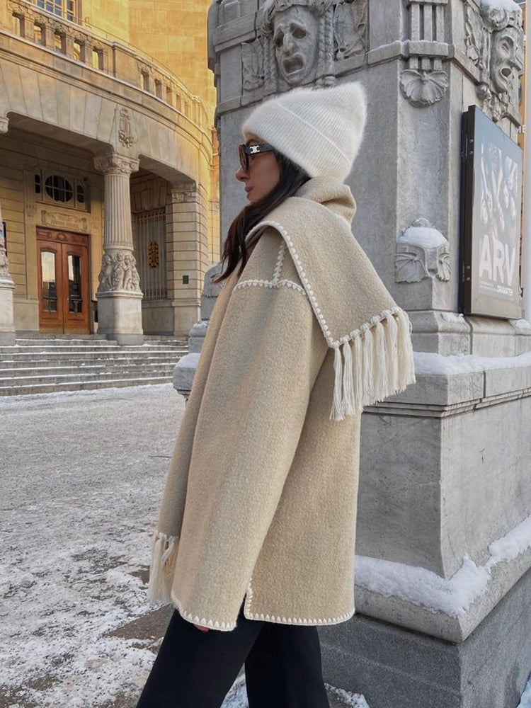 Chic et confortable manteau avec écharpe intégré