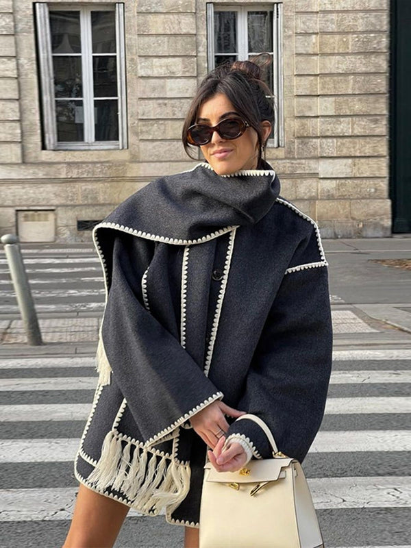 Chic et confortable manteau avec écharpe intégré